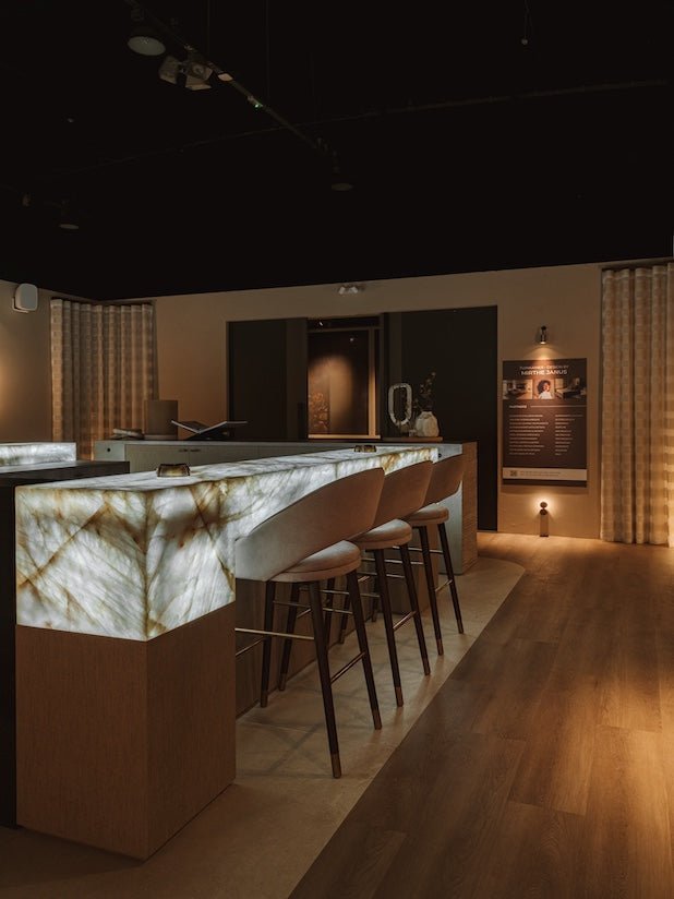 Cristallo Beige kwartsiet keukenblad in high-end interieur – The Art of Living project