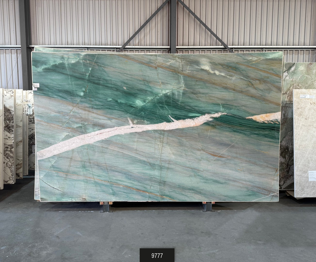 Aqua Crystal - gepolijst - 116 - NCKBLK