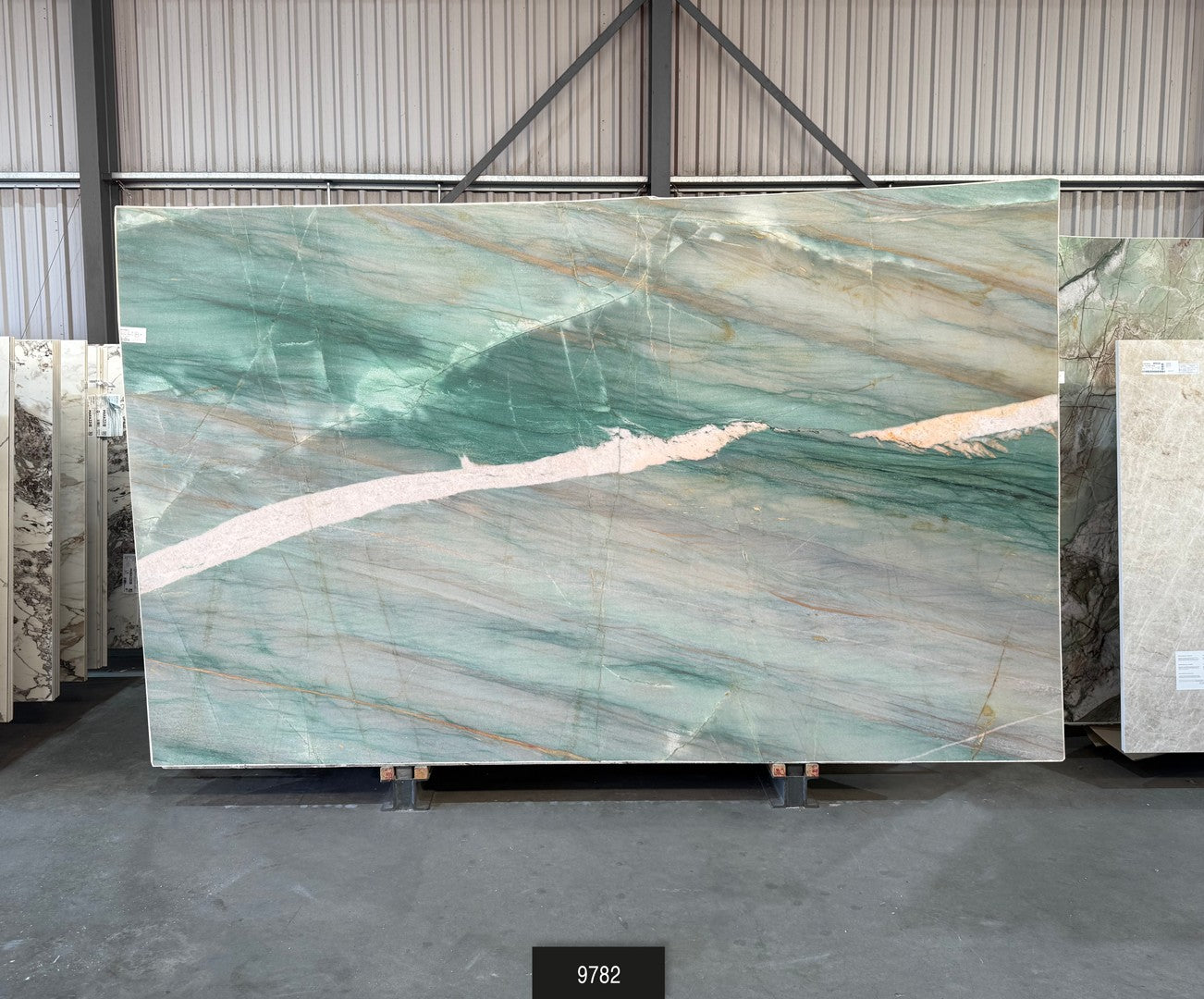 Aqua Crystal - gepolijst - 116 - NCKBLK