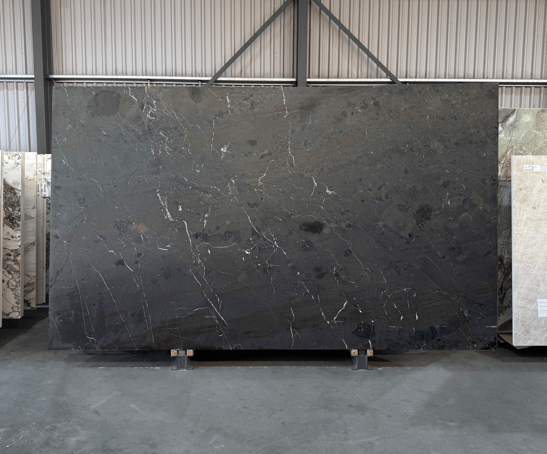 Breccia Imperiale 2cm Platen leather 141 - NCKBLK