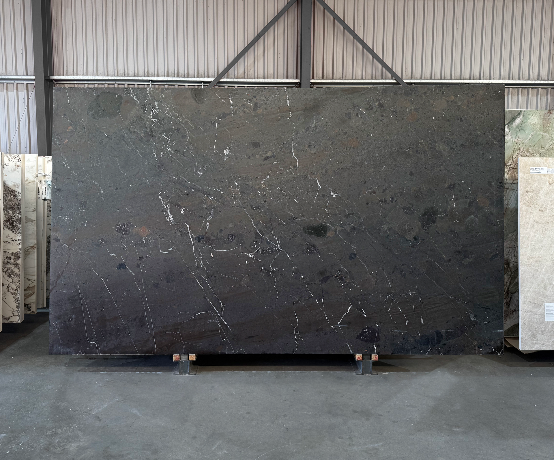 Breccia Imperiale 2cm Platen leather 141 - NCKBLK